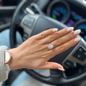Moissanite like ring